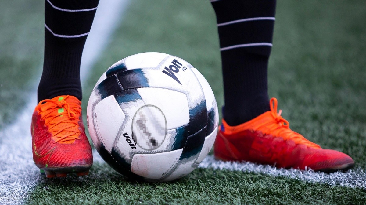 Fifa anuncia nuevas reglas para limitar las cesiones de jugadores La Fifa se halla desde 2017 inmersa en un intento de establecer un nuevo marco en materia de traspasos, que engloba especialmente el papel de los agentes y sus comisiones.
