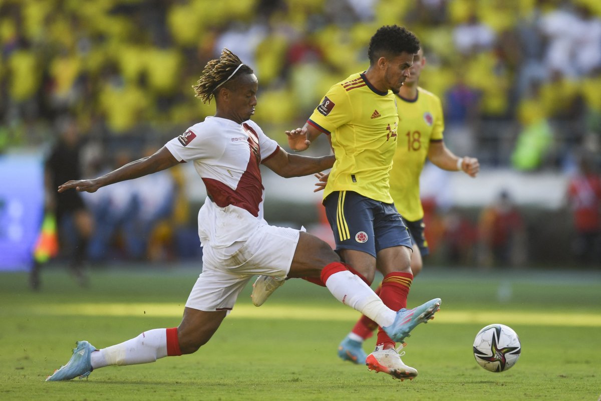¡Qué dolor! Colombia perdió y quedó por fuera de puestos de clasificación 1 ¡Qué dolor! Colombia perdió y quedó por fuera de puestos de clasificación Una total desazón vivimos los apasionados al fútbol en Colombia, pues la selección perdió 0-1 contra Perú y quedó por fuera de los puestos de clasificación en la Eliminatoria Suramericana al Mundial Catar 2022, jugadas 15 fechas.