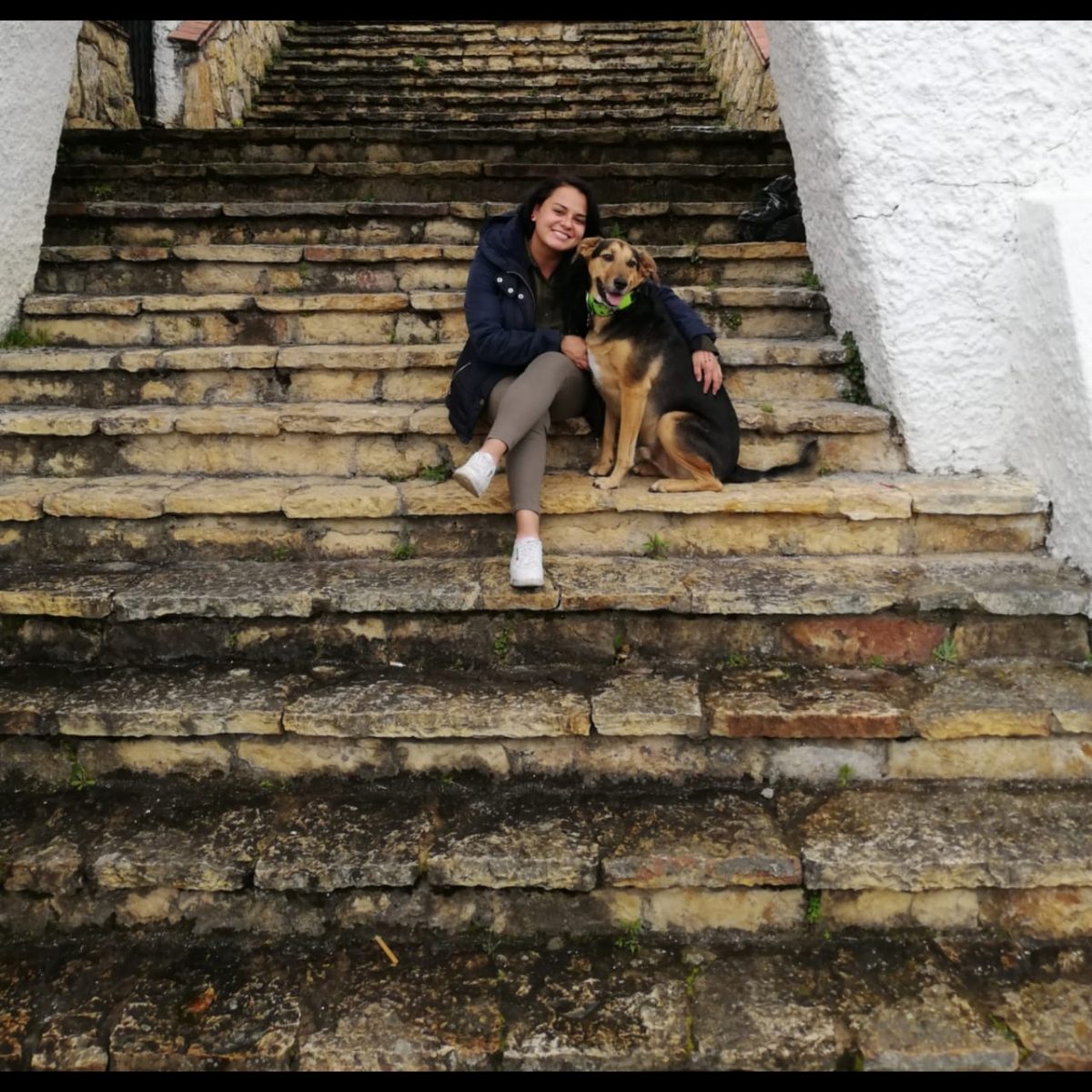 ¡Ayude a encontrarla! Buscan a Paola por las calles de Bogotá 2 ¡Ayude a encontrarla! Buscan a Paola por las calles de Bogotá En medio de la angustia y la zozobra que les genera no tener noticias de María Paola Navarro Cortés, sus familiares hablaron con Q’HUBO y reconstruyeron los últimos pasos que dio la mujer de 31 años antes de desaparecer.