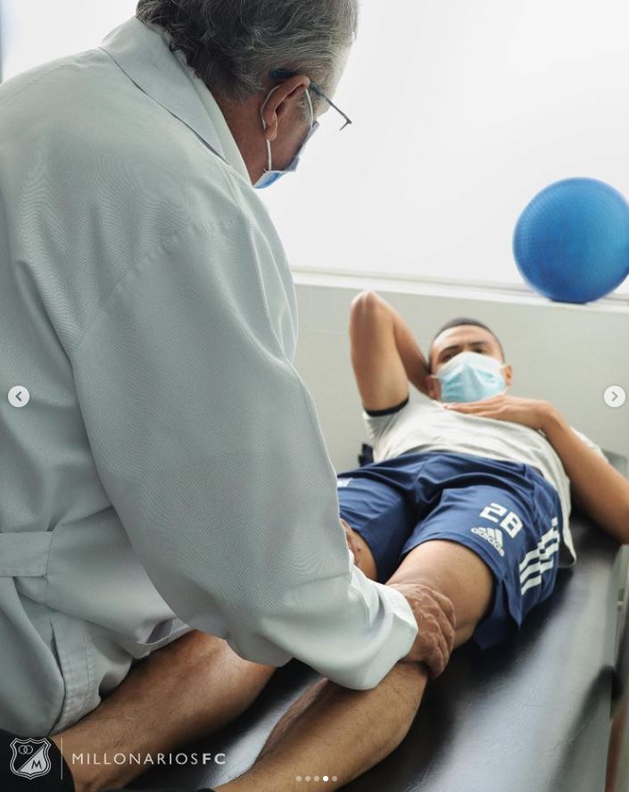 Diez casos de COVID-19 se detectaron en Millonarios 1 Diez casos de COVID-19 se detectaron en Millonarios El conjunto 'Embajador' realizó este miércoles su primera jornada de entrenamientos y se notificaron los contagios.