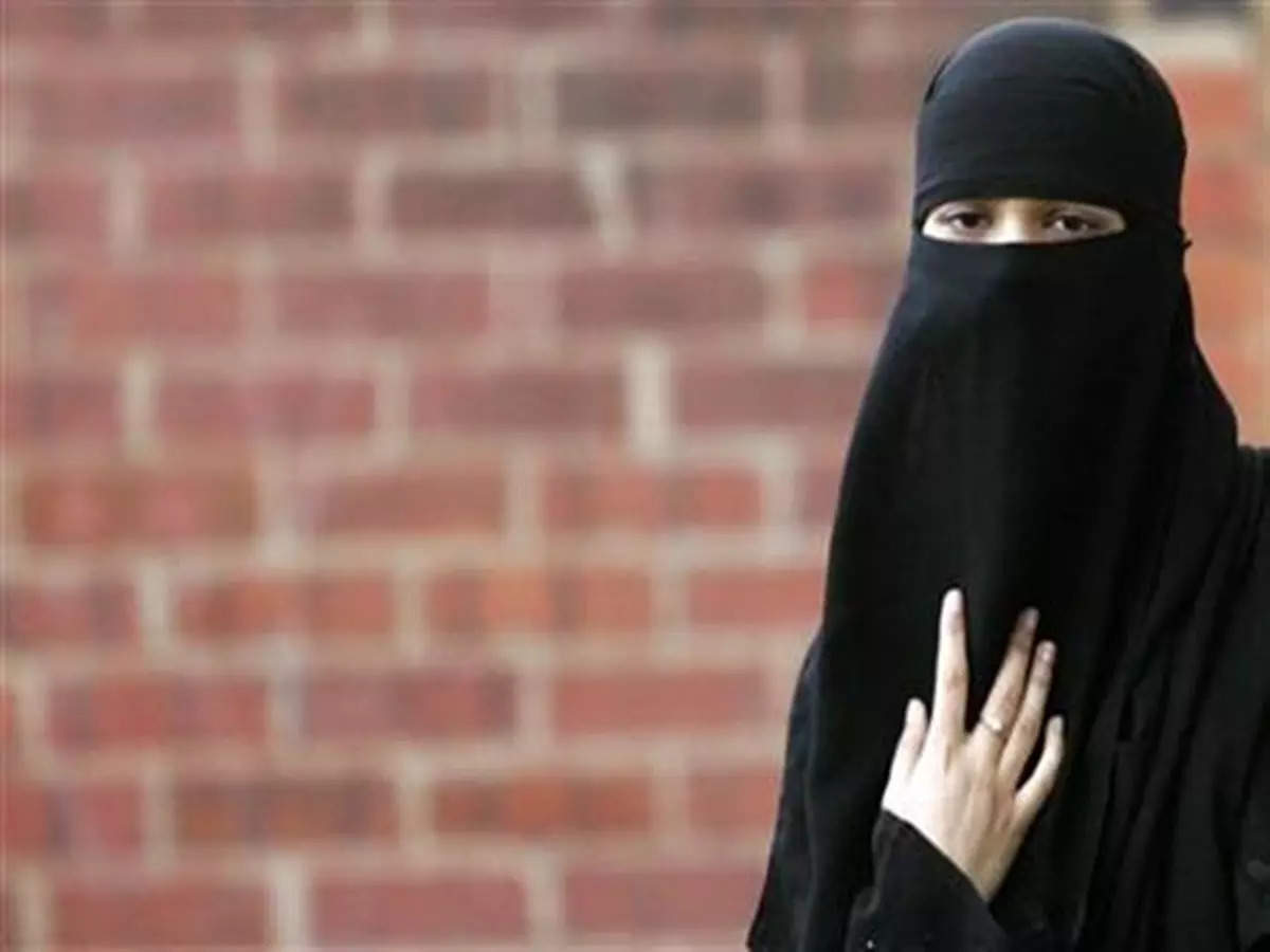 Sentenciada a muerte por enviar caricaturas de Mahoma por WhatsApp Una mujer musulmana fue sentenciada a muerte en Pakistán este miércoles, tras ser acusada de enviar textos blasfemos y caricaturas del profeta Mahoma a través de WhatsApp, señaló una corte.