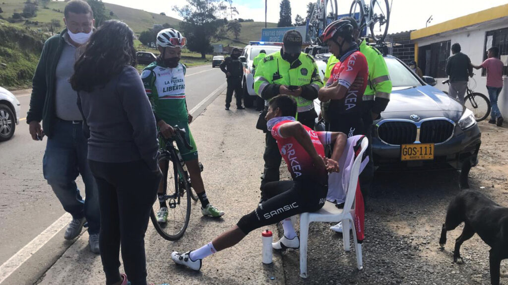 A propósito de Egan, otros ciclistas colombianos accidentados en entrenamientos 1 A propósito de Egan, otros ciclistas colombianos accidentados en entrenamientos El accidente sufrido este lunes por el ciclista Egan Bernal ha despertado la preocupación y también la solidaridad de los colombianos, quienes esperan desde ya su pronta recuperación, tras el aparatoso choque contra una flota cuando entrenaba en el municipio de Gachancipá (Cundinamarca).