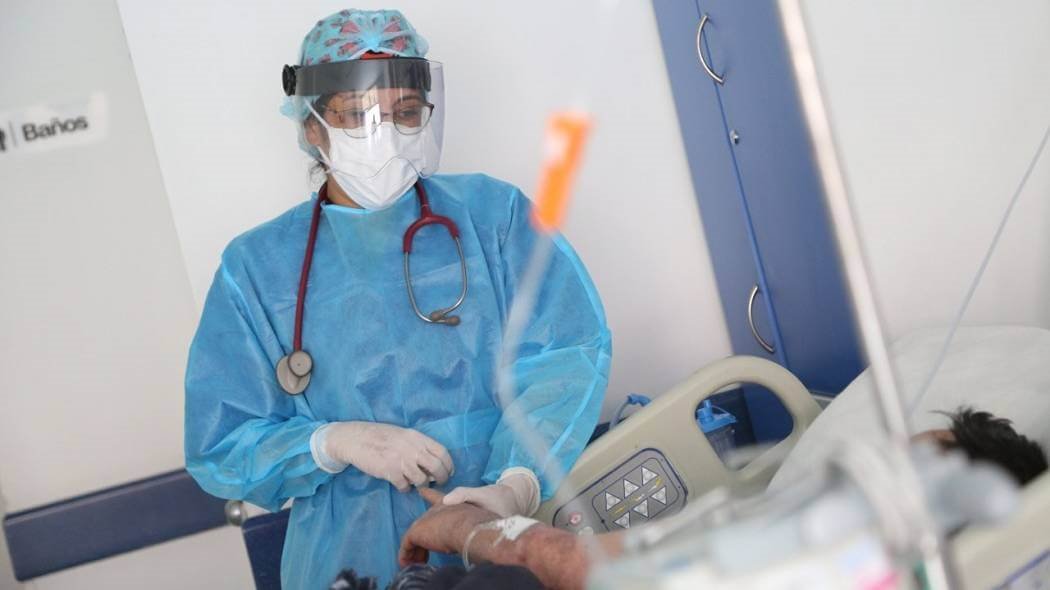 ¡Póngale cuidado! Nuevas ofertas laborales para personal de salud La Secretaría de Salud informó que está solicitando personal médico para atender los servicios hospitalarios de atención del COVID-19 en Bogotá. Para esto se está actualizando el banco de hojas de vida de la entidad, lo que permitirá la elección del personal y su contratación   