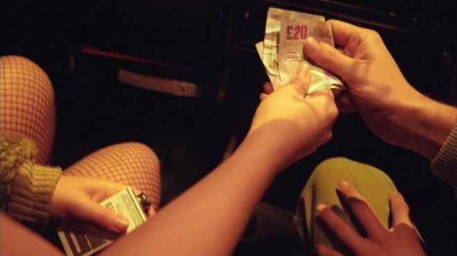¿Es legal pagar una deuda con sexo? Hay decisiones de la justicia que trascienden a nivel internacional, como la reciente sentencia del Tribunal Constitucional de España, que declaró legal el pago de una deuda económica con favores sexuales, siempre y cuando ambas partes así lo hayan acordado.