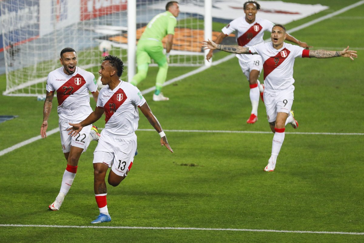 Perú fuera del Mundial luego de caer ante Australia 1 Perú fuera del Mundial luego de caer ante Australia Este lunes la selección de fútbol de Perú dirigida por Ricardo Garcés quedó fuera del Mundial de Qatar al caer 5-4 en la tanda de penales ante Australia en el repechaje luego de igualar sin goles en los 90 minutos reglamentarios y en el tiempo extra.