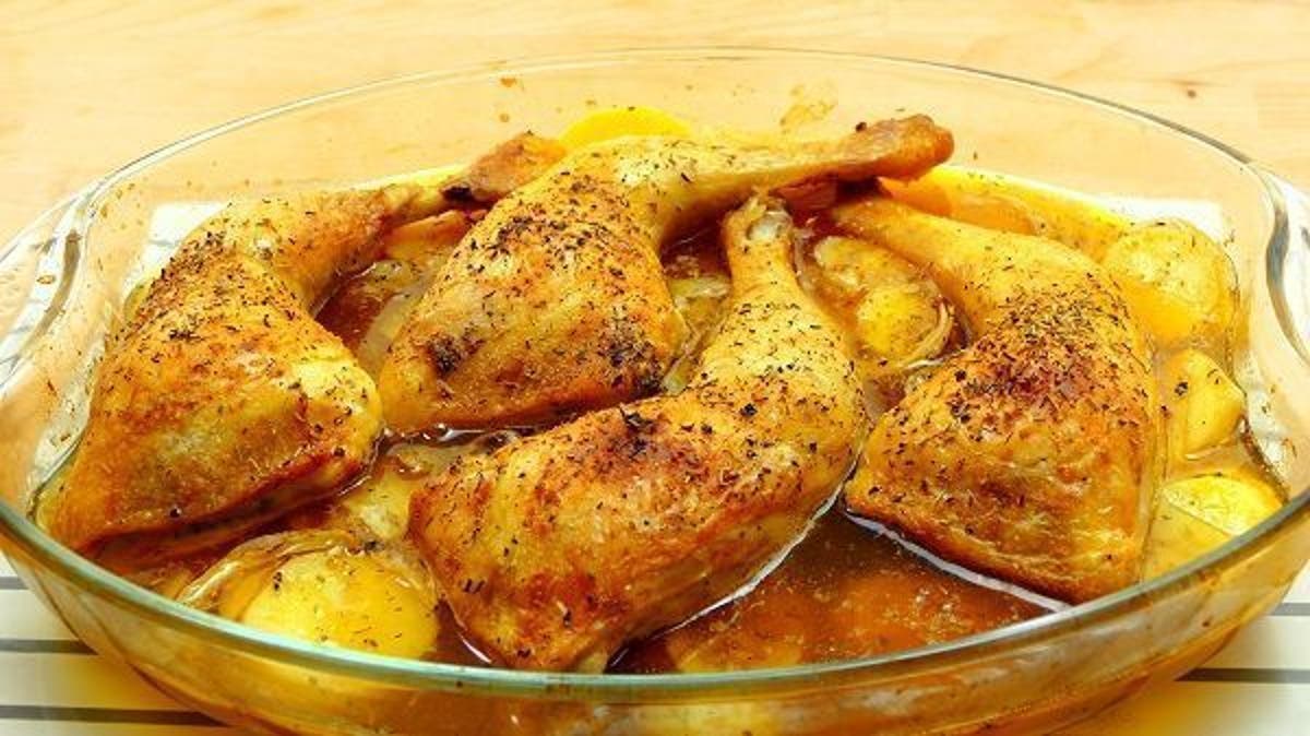 ¡Muy fácil! Aprenda a hacer pollo a la cerveza en su casa El pollo a la cerveza es una receta con mucha personalidad, que sin duda le gustará y de paso será la oportunidad para probar algo diferente. En este caso, el ingrediente principal para darle el sabor es una buena pola, que hará como si fuera una salsa encargada de darle el toque perfecto. 
