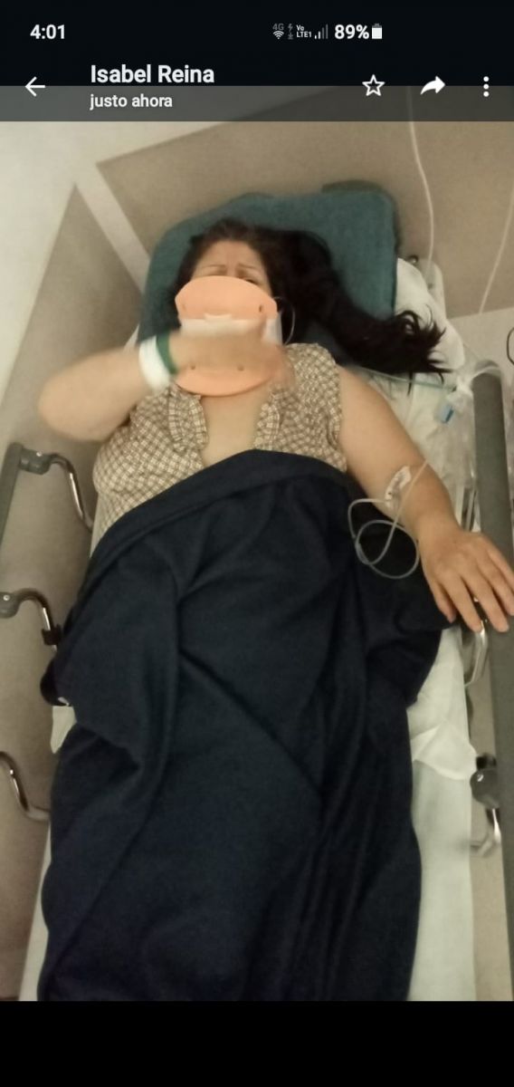 7 costillas rotas por tremenda caída en hueco de puente peatonal 2 7 costillas rotas por tremenda caída en hueco de puente peatonal Entre el momento en que Isabel Reina, Gloria Tamayo y una tercera mujer cayeron de un puente peatonal, transcurrieron tan solo 15 minutos. La causa de los tres accidentes fue el mismo: el pésimo estado en el que se encuentra la estructura, pues las láminas habían sido arrancadas por delincuentes desde hace más de ocho días.