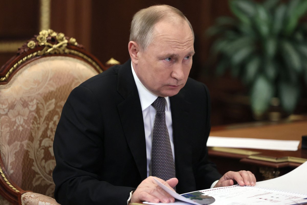 Rusia responderá a las nuevas sanciones occidentales La Presidencia de Rusia ha resaltado este viernes que responderá a las sanciones anunciadas por los países occidentales en respuesta a la invasión militar de Ucrania y ha señalado que analizará si lo hace de forma "simétrica o asimétrica".