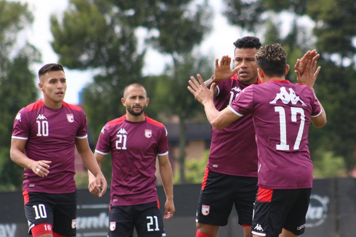Santa Fe y Millos se estrenan este viernes en la Liga Arranca una nueva temporada para Independiente Santa Fe. El conjunto 'Cardenal’ iniciará su participación en la Liga BetPlay recibiendo esta tarde (6 p. m.), en El Campín, a La Equidad. Q’HUBO le cuenta cómo llega el 'Rojazo' para sus nuevos retos, cómo se preparó y qué objetivos tiene para reivindicarse con su hinchada.