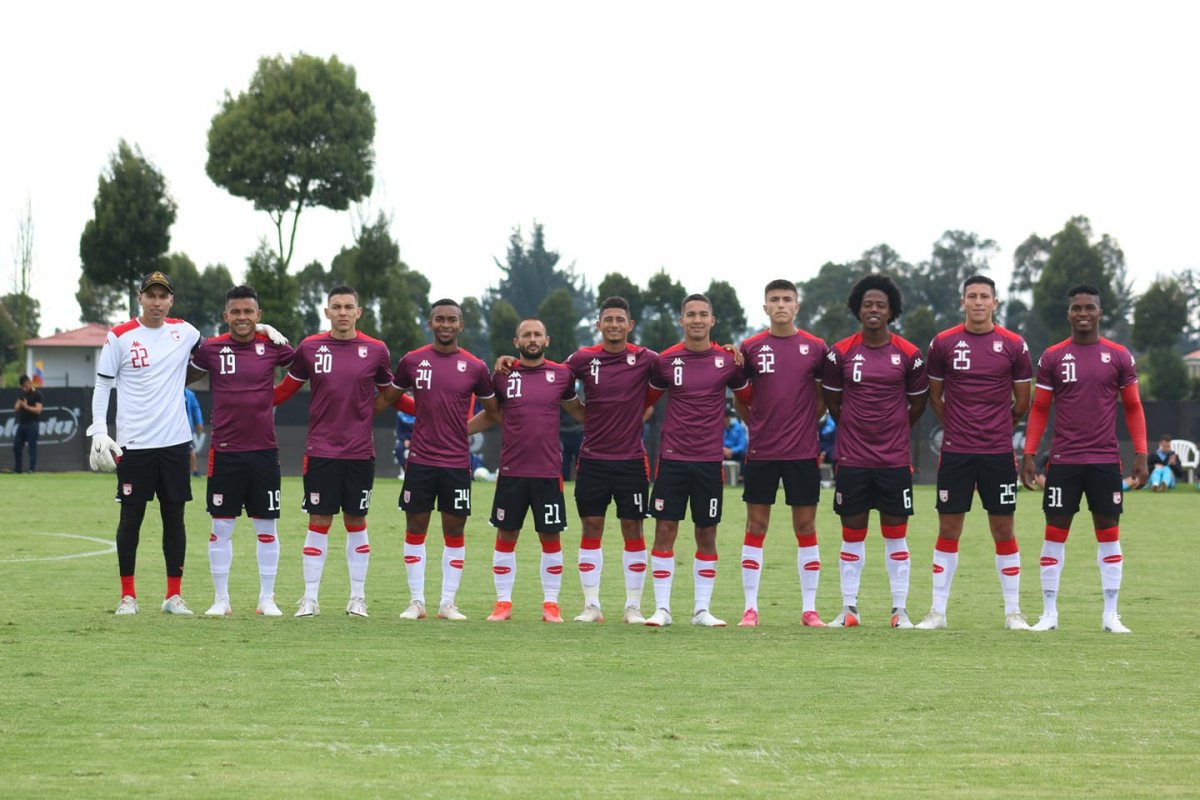 Santa Fe y Millos se estrenan este viernes en la Liga Arranca una nueva temporada para Independiente Santa Fe. El conjunto 'Cardenal’ iniciará su participación en la Liga BetPlay recibiendo esta tarde (6 p. m.), en El Campín, a La Equidad. Q’HUBO le cuenta cómo llega el 'Rojazo' para sus nuevos retos, cómo se preparó y qué objetivos tiene para reivindicarse con su hinchada.