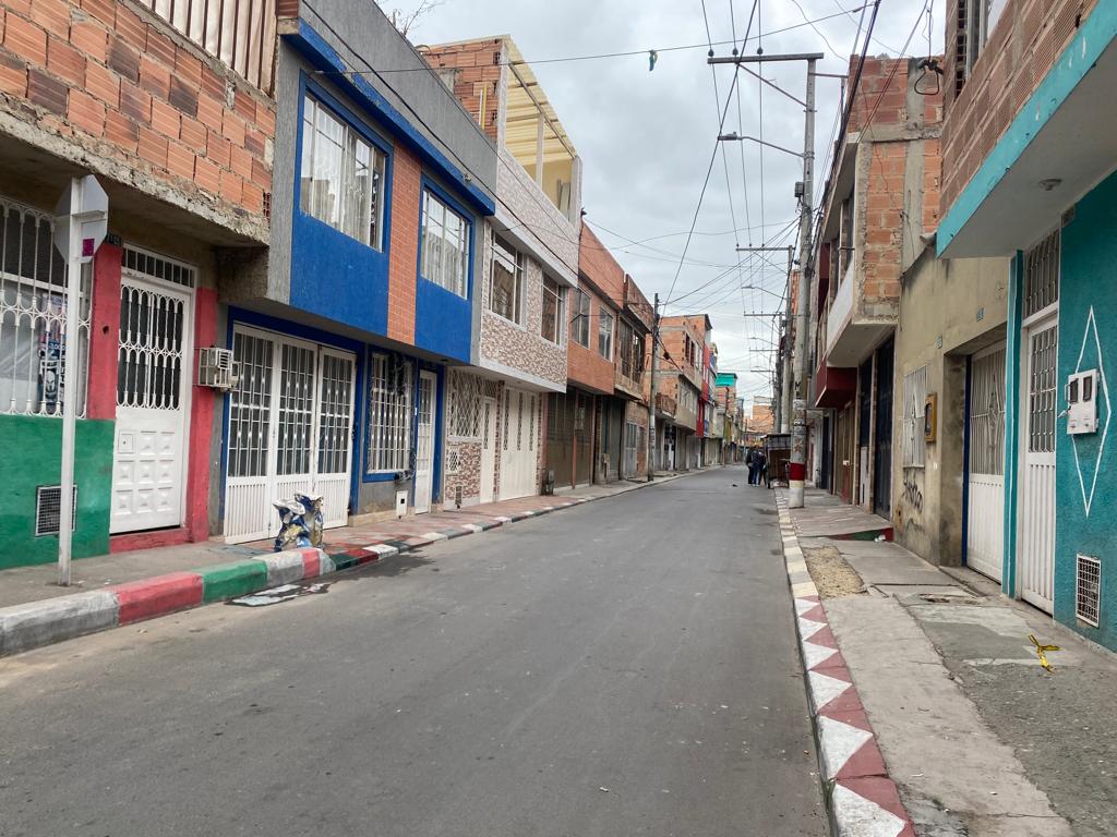 Fatídico crimen de don Heliberto en su vivienda de Bosa La sangre que se observaba en el suelo de casi todo el apartamento de Heliberto Martínez Martínez parecía sacada de una película de terror. El primero en observar la aterradora escena fue un allegado del hombre de 63 años, quien entró a buscarlo debido a que no aparecía desde el día anterior.