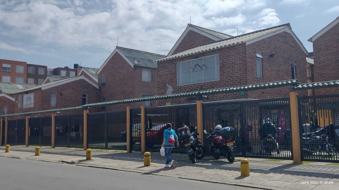 La última madrugada del vigilante Zambrano en Suba A las 3 de la madrugada de este jueves un disparo retumbó entre los pasillos de un tranquilo conjunto residencial del barrio Hato Chico. Tras la detonación, solo quedó el silencio y la duda entre los residentes de este sector, quienes a muy temprana hora no se atrevieron a salir a ver lo que sucedía a las afueras del condominio.