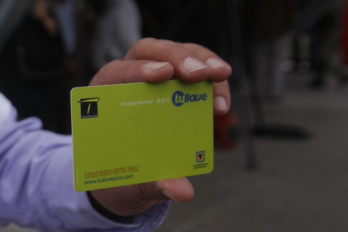 Ojo, a estas personas no les aplica la nueva tarifa de TransMilenio y SITP Nuevo año y se subieron los precios en el transporte público, ahora la tarifa de TransMilenio es de $2.650 y del SITP de $2.450. Pero ojo, esa tarifa no aplica para todo el mundo, ya que hay excepciones a las que tienen derecho ciertos grupos de la población. Se trata de los adultos mayores de 62 años, personas en condición de discapacidad, y también los que hacen parte del Sisbén con un puntaje igual o menor a 30.56.