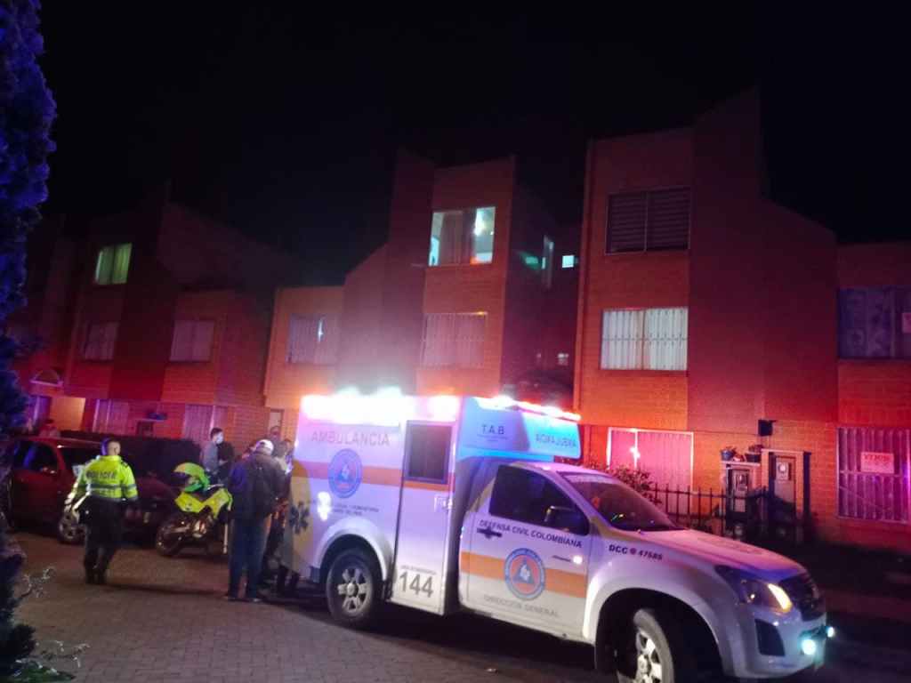 El extraño crimen del tatuador Alejandro en Zipaquirá 3 El extraño crimen del tatuador Alejandro en Zipaquirá La madre del reconocido tatuador Jhon Alejandro Pachón Huertas, encontró a su hijo sin vida en el tercer piso de su vivienda en Zipaquirá, luego de que el talentoso joven de 27 años no se reportara en todo el día miércoles.