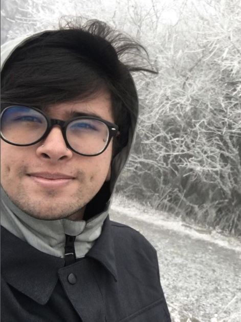 El extraño crimen del tatuador Alejandro en Zipaquirá 1 El extraño crimen del tatuador Alejandro en Zipaquirá La madre del reconocido tatuador Jhon Alejandro Pachón Huertas, encontró a su hijo sin vida en el tercer piso de su vivienda en Zipaquirá, luego de que el talentoso joven de 27 años no se reportara en todo el día miércoles.
