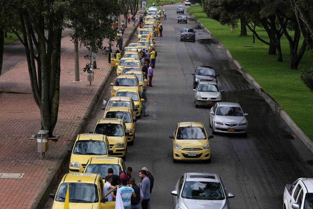 ¡Aproveche! Descuentos en carreras de taxi si va a votar este 13 de marzo Este domingo 13 de marzo 38.819.901 colombianos tienen el deber de elegir a sus representantes en el Congreso de la República y las consultas interpartidistas, una cita electoral importante con el país a la que usted debe acudir.