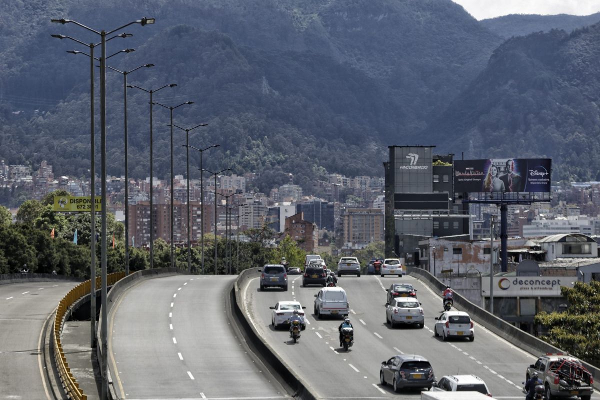 Así funcionará el nuevo pico y placa para los festivos en Bogotá 1 Así funcionará el nuevo pico y placa para los festivos en Bogotá Con el comienzo de este nuevo año 2022, el pico y placa así como las restricciones para el uso del vehículo, empezarán a cambiar los próximos días.