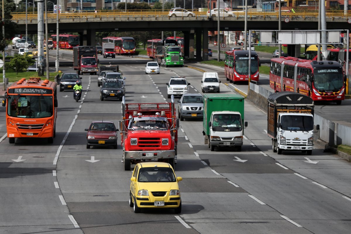 Así es el pico y placa para este viernes 16 de septiembre 1 Así es el pico y placa para este viernes 16 de septiembre Tras el cambio en el pico y placa, los horarios y restricciones para todos los automóviles particulares de Bogotá, Q’HUBO le cuenta cuándo puede sacar su vehículo y a qué hora hacerlo.