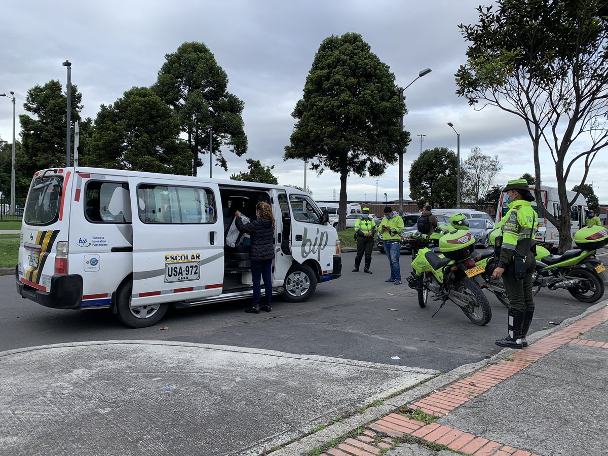 Pille el subsidio al transporte escolar en Bogotá 2 Pille el subsidio al transporte escolar en Bogotá Según los análisis de la Secretaría de Educación, un alto número de estudiantes de colegios del Distrito abandonan su ciclo escolar por cuenta de las dificultades para llegar a los centros educativos.