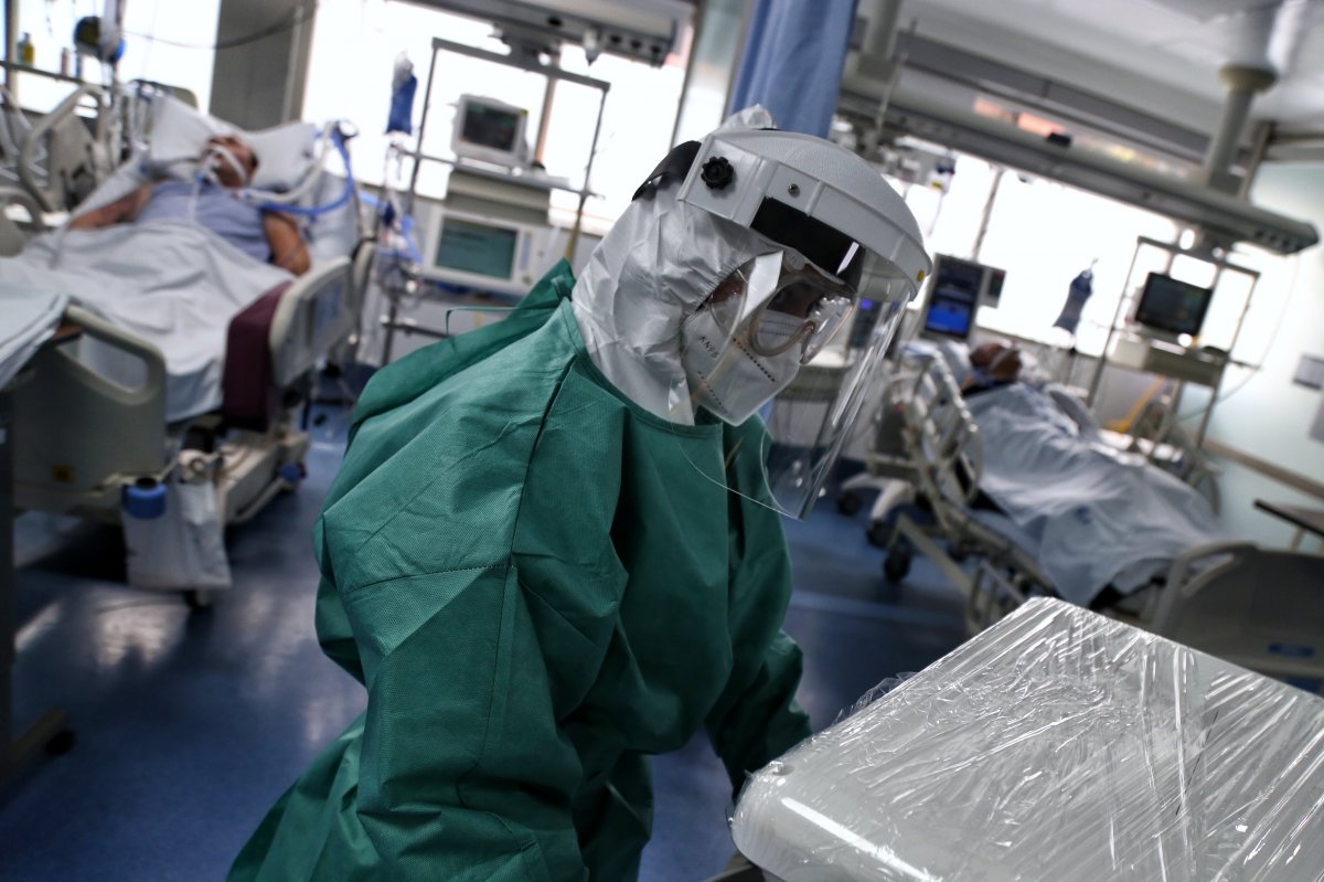 28.849 nuevos casos y 138 muertes por COVID-19 en un día en Colombia Colombia reportó este martes 28.849 contagios y 138 muertes por la enfermedad del COVID-19, para un acumulado de 5'596.917 casos y 131.268 fallecimientos desde el comienzo de la pandemia en el país.