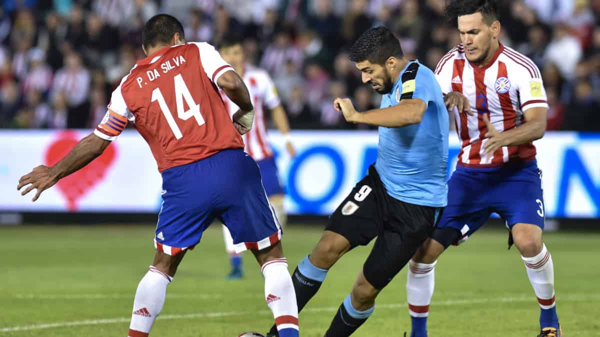 ¡Prográmese! Hoy se juegan tres partidos de la fecha 15 de las Eliminatorias 3 ¡Prográmese! Hoy se juegan tres partidos de la fecha 15 de las Eliminatorias Con las selecciones de Brasil y Argentina ya clasificados, y Ecuador a un paso, Suramérica entra en zona de definición de sus Eliminatorias para el Mundial de Catar 2022, con la disputa de la decimoquinta fecha, que se jugará entre este jueves y mañana viernes.