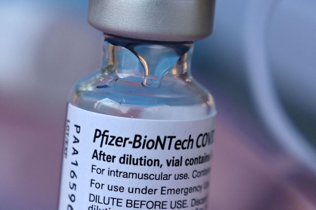 Pilas: hay vacunas de Pfizer a la lata en Bogotá 1 Pilas: hay vacunas de Pfizer a la lata en Bogotá La capital tiene suficiente disponibilidad de vacunas Pfizer para que los adolescentes entre 12 y 17 años, gestantes y quienes necesiten segunda dosis o aplicación de refuerzos puedan aplicarse la vacuna, por lo que la La Secretaría de Salud hace un llamado a la ciudadanía para que asistan a los puntos de vacunación.