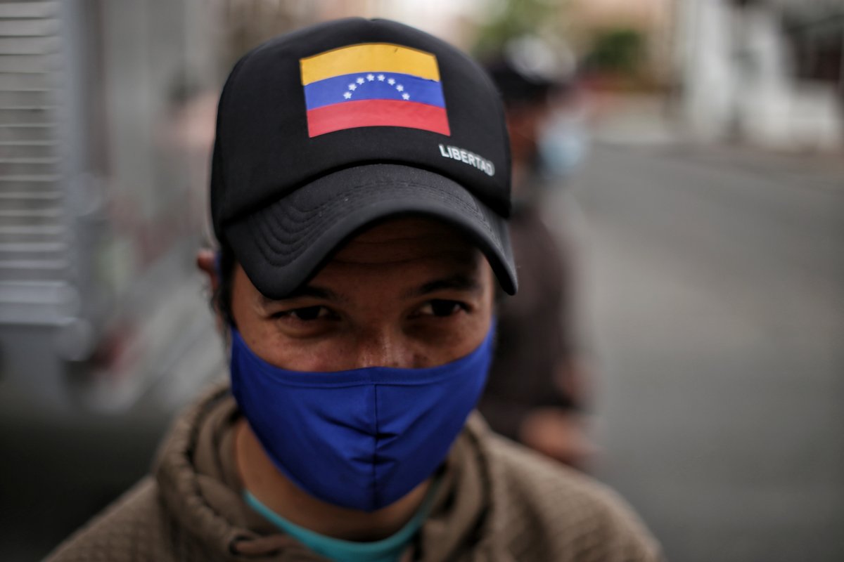 Jornadas de beneficios para más de un millón de migrantes en Colombia Desde hoy y hasta el próximo 30 de enero se realizarán jornadas de entrega del Permisos de Protección Temporal (PPT) y de solicitud de la encuesta para el registro en el Sisbén IV, con el propósito de ampliar la cobertura en atención integral a la población migrante en el país y mejorar sus condiciones de vida, con acceso a los servicios de salud y educación.