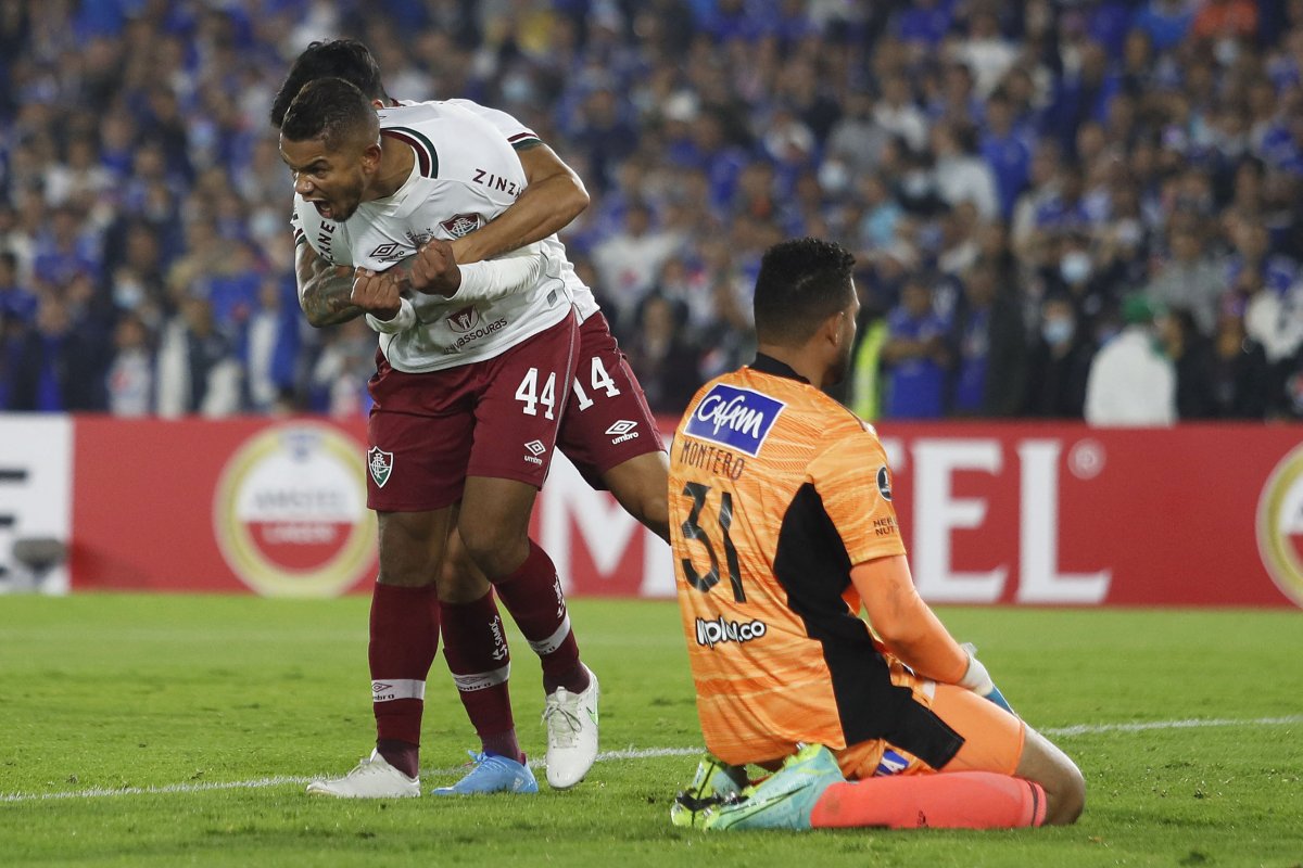 Triste debut de Millonarios en Libertadores, perdió con Fluminense El debut de Millonarios en la Copa Libertadores no fue el esperado. Este martes, en el estadio El Campín, el equipo capitalino cayó 2-1 con Fluminense de Brasil, en la ida de la segunda ronda preliminar. Una noche para el olvido para el equipo dirigido por Alberto Gamero.