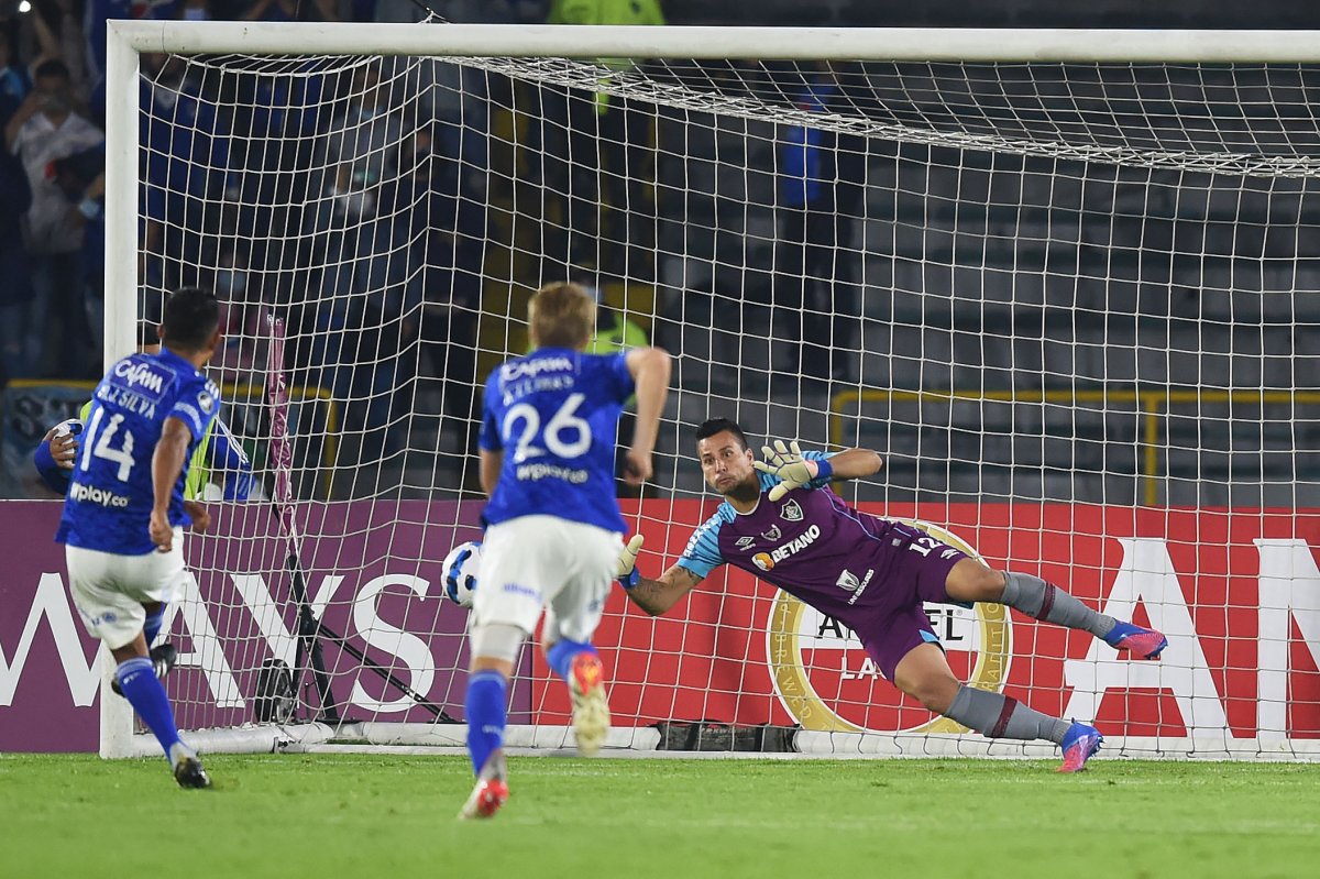 Triste debut de Millonarios en Libertadores, perdió con Fluminense El debut de Millonarios en la Copa Libertadores no fue el esperado. Este martes, en el estadio El Campín, el equipo capitalino cayó 2-1 con Fluminense de Brasil, en la ida de la segunda ronda preliminar. Una noche para el olvido para el equipo dirigido por Alberto Gamero.