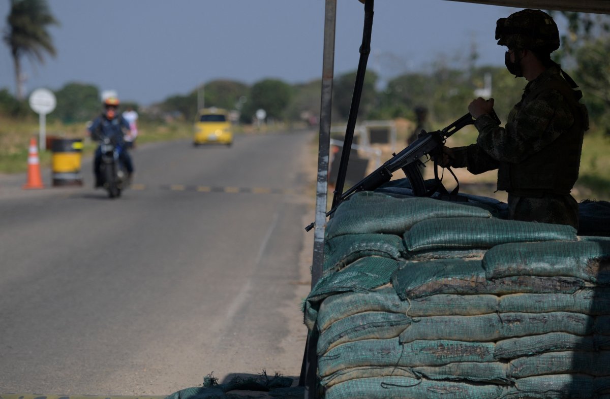 Violencia en frontera colombo-venezolana deja 86 muertos en lo que va del 2022 1 Violencia en frontera colombo-venezolana deja 86 muertos en lo que va del 2022 Unas 86 personas han sido asesinadas en lo que va del 2022 en la frontera de Colombia con Venezuela, castigada por los enfrentamientos entre las disidencias de las FARC que se apartaron del acuerdo de paz y la guerrilla del ELN, informaron autoridades este fin de semana.