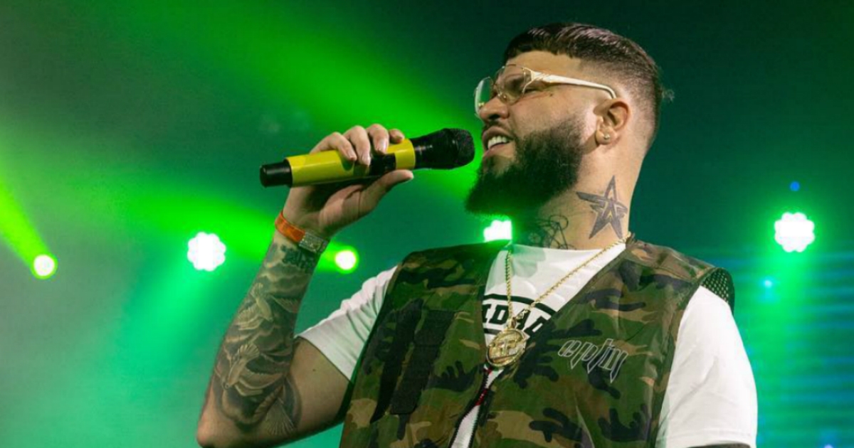 Farruko volvió 'misa' su concierto y pidió perdón El reconocido cantante de música urbana Farruko, en medio de su presentación en el FTX Arena de Miami, pidió perdón por las letras de algunas de sus canciones y proclamó su conversión religiosa. El hecho fue comparado por algunos internautas con una 'misa'.