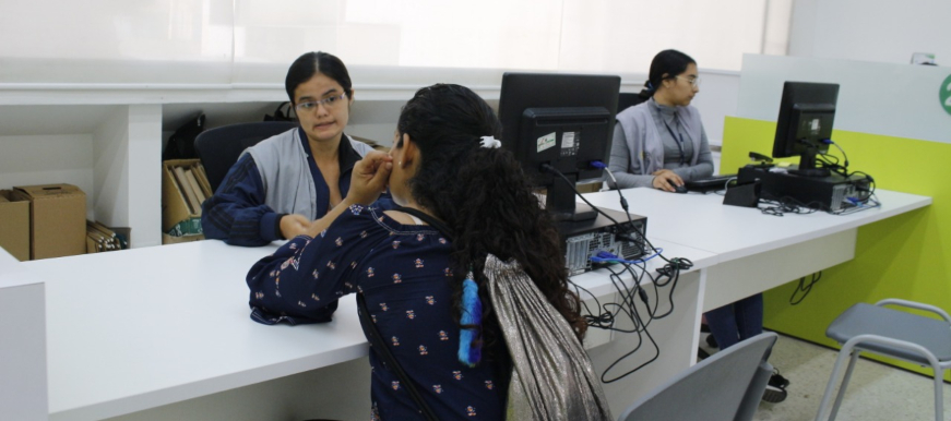 ¡Mucho ojo! Conozca cómo acceder a un subsidio para desempleados Para quienes estén recién despedidos o terminaron hace poco su contrato laboral, y por ende se encuentran desempleados, existe una solución contemplada en la ley que puede darles una manito mientras consiguen un nuevo camello.