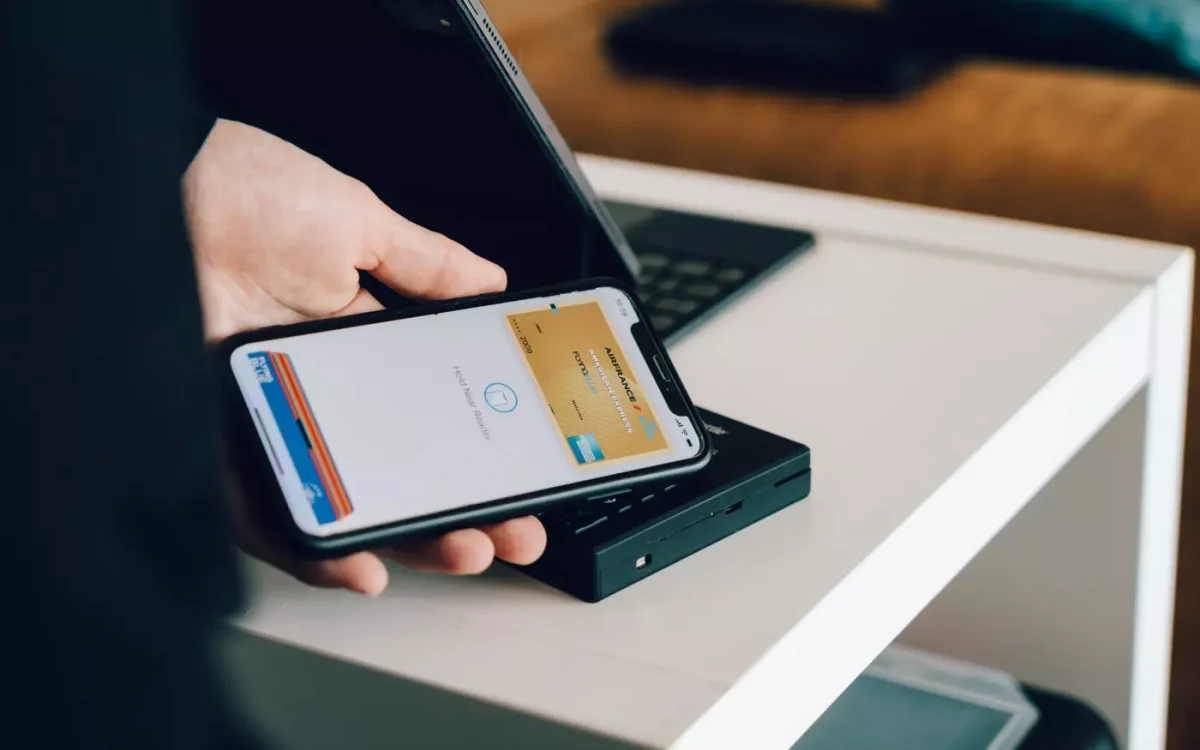 Ahora celulares iPhone se podrán usar como datáfono para pagar Tras un anuncio realizado por la empresa Apple, ahora por medio de una nueva función llamada 'Tap to Pay', se podrán usar los celulares iPhone como un datáfono y cancelar cualquier tipo de producto solo con acercar nuestro celular, al del comprador.