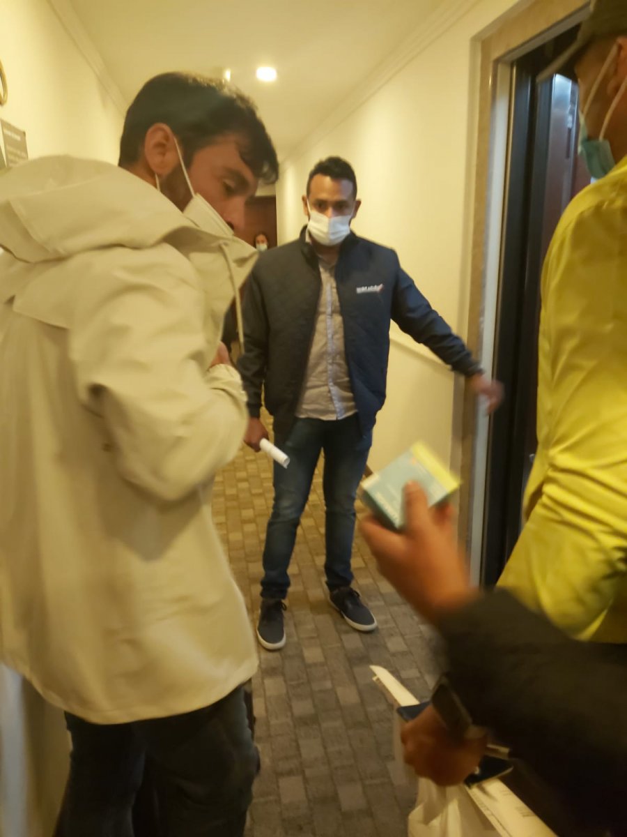 Capturan en Bogotá a uno de los hombres más buscados de Brasil El ciudadano brasileño Bernardo Bello Pimentel Barboza fue capturado este martes primero de febrero, por funcionarios de Migración Colombia que llegaron al hotel donde el delincuente se encontraba hospedado, esto dándole cumplimento a la circular roja emitida por la Interpol.
