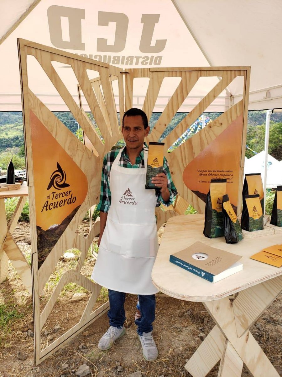 El café, impulsor del cambio del sur del Tolima En medio de ese ambiente turbio hubo una buena noticia que, para muchos, abrió un sendero de cambio: Edith Enciso, de la finca La Isla del corregimiento de Gaitania de Planadas, ganó la ‘Taza de la Excelencia’ y el reconocimiento de producir uno de los mejores cafés especiales de Colombia.