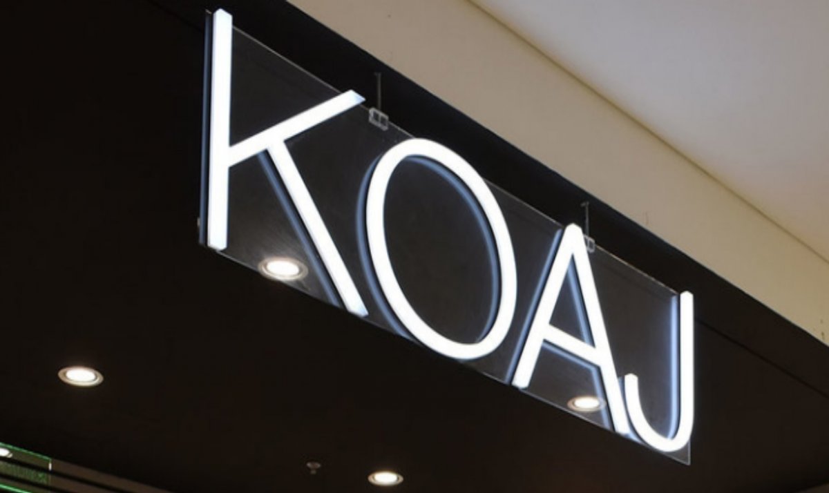 Citan al gerente de Koaj tras ser imputado por acoso sexual 1 Citan al gerente de Koaj tras ser imputado por acoso sexual Una extrabajadora de la tienda de ropa Koaj hizo pública en redes sociales el acoso sexual y laboral que tuvo que vivir a cargo de un generante de la organización.