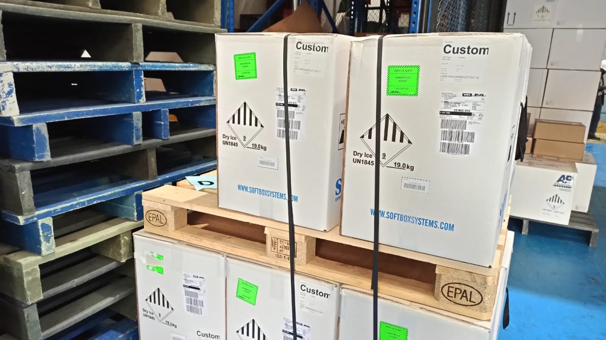 Colombia recibió 644.670 vacunas Pfizer donadas por España 3 Colombia recibió 644.670 vacunas Pfizer donadas por España Otras 644.670 dosis de Pfizer donadas por España, arribaron al país en las últimas horas. La entrega hace parte de una donación total de 6.488.829 dosis de vacunas que le hará el Gobierno español al país.
