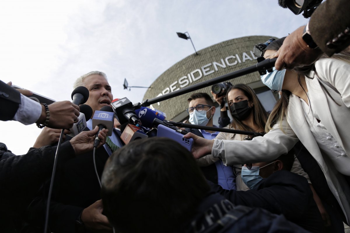 Colombia recibió más de 1.166.000 vacunas Pfizer donadas por España 1 Colombia recibió más de 1.166.000 vacunas Pfizer donadas por España El Gobierno de España le donó a Colombia 1.166.490 dosis de Pfizer de la vacuna contra el Covid-19 por medio del mecanismo Covax, la entrega hace parte de una donación total de 6.488.829 dosis de vacunas que le hará el Gobierno español al país.