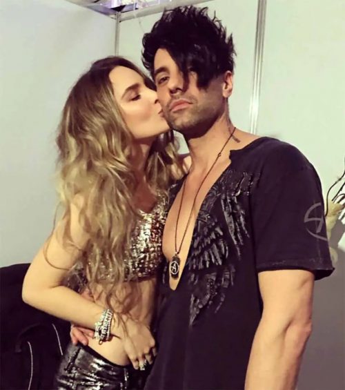 Belinda: ¿una maestra del engaño con sus novios? 1 Belinda: ¿una maestra del engaño con sus novios? Tras anunciarse la ruptura sentimental de la cantante española con Christian Nodal el foco mediático se centró en las razones que los llevaron a cancelar su compromiso, y hasta los fanáticos de la pareja revisaron los antecedentes de Belinda con sus anteriores noviazgos, encontrando detalles sorprendentes.