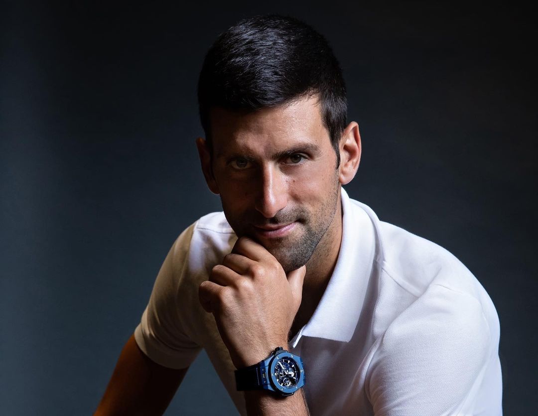 Djokovic prefiere no vacunarse a ser el mejor de la historia 1 Djokovic prefiere no vacunarse a ser el mejor de la historia El tenista Novak Djokovic, deportado de Australia en enero por no estar vacunado contra la COVID-19, dijo que estaría dispuesto a sacrificar grandes torneos antes que ser obligado a vacunarse contra el virus. Sin embargo, rechazó estar asociado con el movimiento antivacunas.