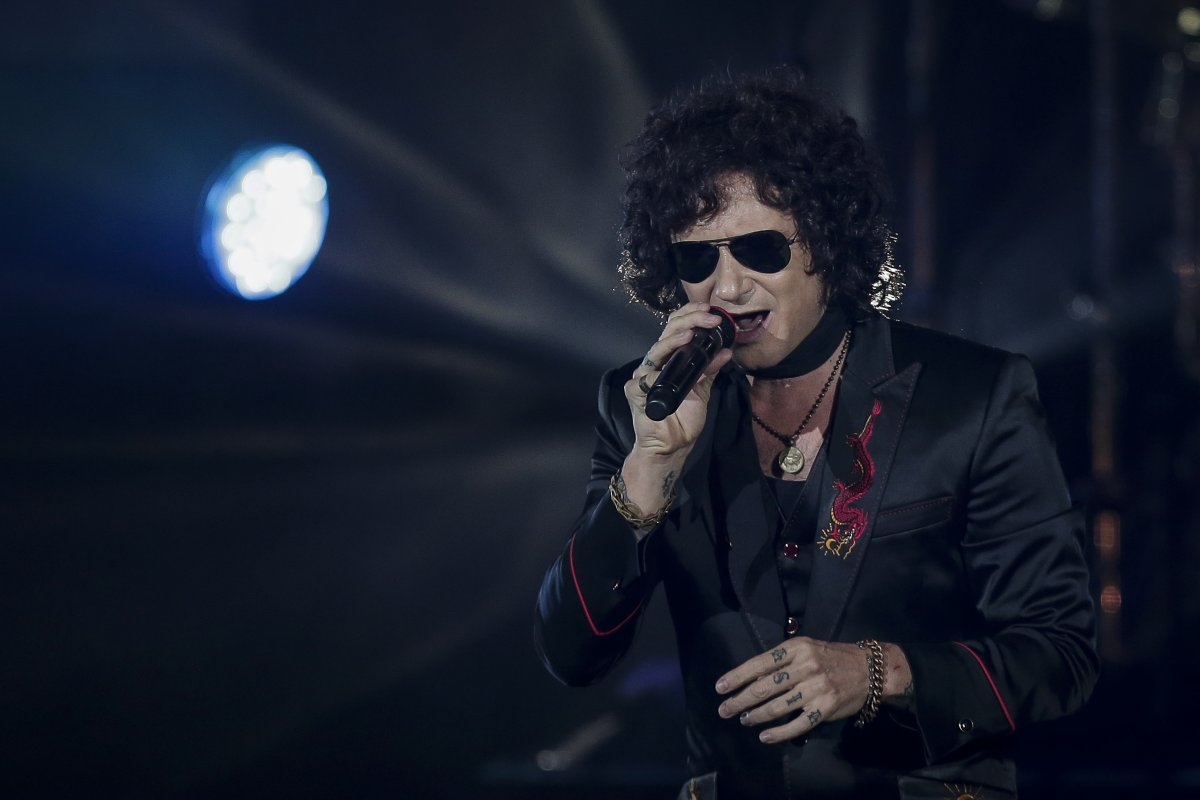 Escuche la nueva canción de Enrique Bunbury, leyenda del rock en español 2 Escuche la nueva canción de Enrique Bunbury, leyenda del rock en español Después de 'Para Llegar Hasta Aquí', Enrique Bunbury regresa con 'Las Chingadas Ganas de Llorar', segundo adelanto de su esperado nuevo álbum, 'Cuentas Pendientes'. Escúchela.