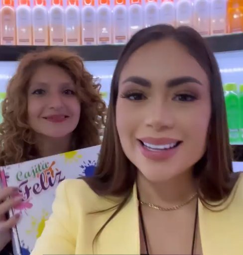 Yina Calderón le cae con toda a Epa Colombia Después de decir que no se iba a someter a más procedimientos estéticos para no deformar su rostro ni cuerpo, pues no quería parecerse a Yina Calderón, Daneidy Barrera se hizo sobre la tarde de ayer rellenos en la cara y se puso hilos tensores para lograr una apariencia más joven.