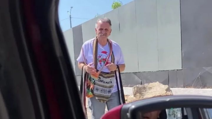 "Es indigno querer generar lástima", dice familia del ‘Hombre Caimán’ 7 "Es indigno querer generar lástima", dice familia del ‘Hombre Caimán’ La misma familia de Álvaro Lemmon, conocido también por su reconocido personaje en Sábados Felices del 'Hombre Caimán', se pronunció al respecto.