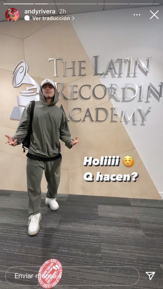 Lina Tejeiro y Andy Rivera andan 'cangrejeando' El cantante pereirano se dejó pillar con la actriz llanera en Miami (Estados Unidos). Aunque no se mostraron juntos, en las historias de Lina Tejeiro se observan las prendas que normalmente usa Andy Rivera, lo que da a pensar que se están dando una nueva oportunidad en el amor.