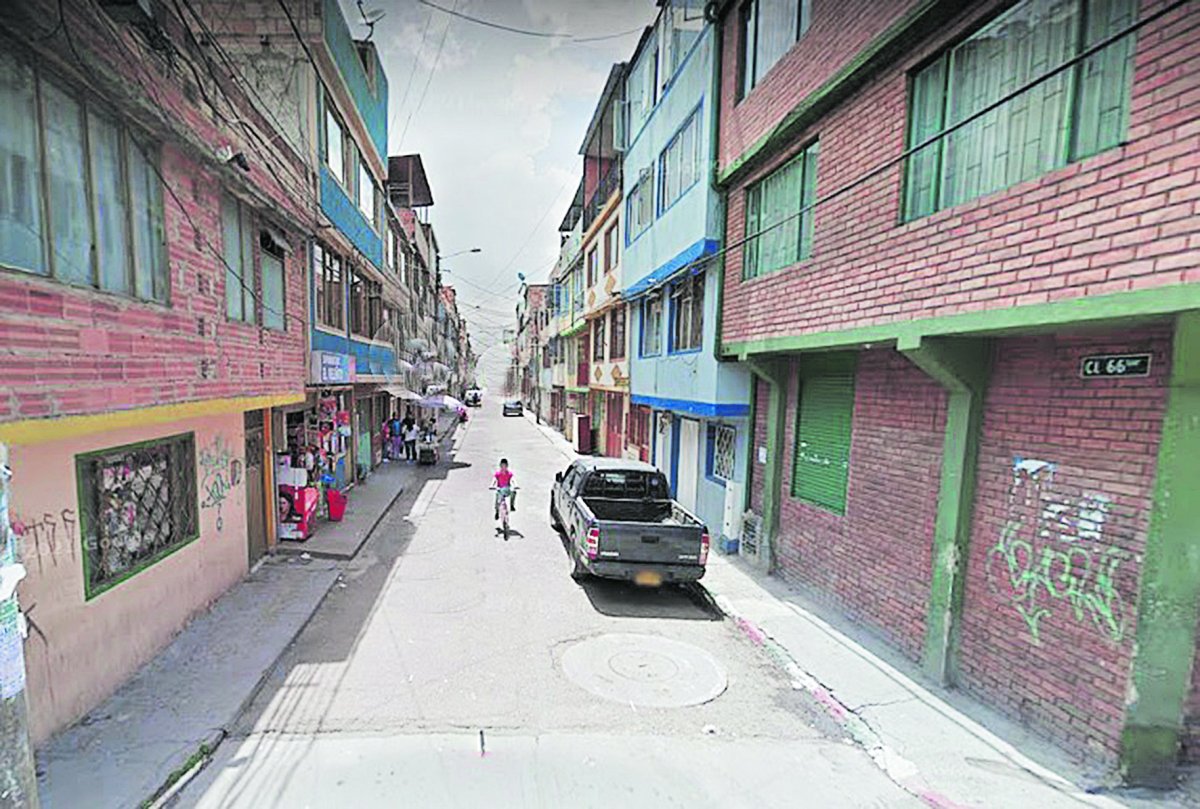 Homicidio a puñal en Kennedy Un hombre de 25 años fue hallado tendido en una calle del sector de Cayetano Cañizares (Kennedy), con lago hemático a su alrededor y sin ningún documento o pertenencia que lo pudieran identificar. Los primeros en verlo fueron unos policías que se encontraban realizando labores de patrullaje e intentaron auxiliarlo.