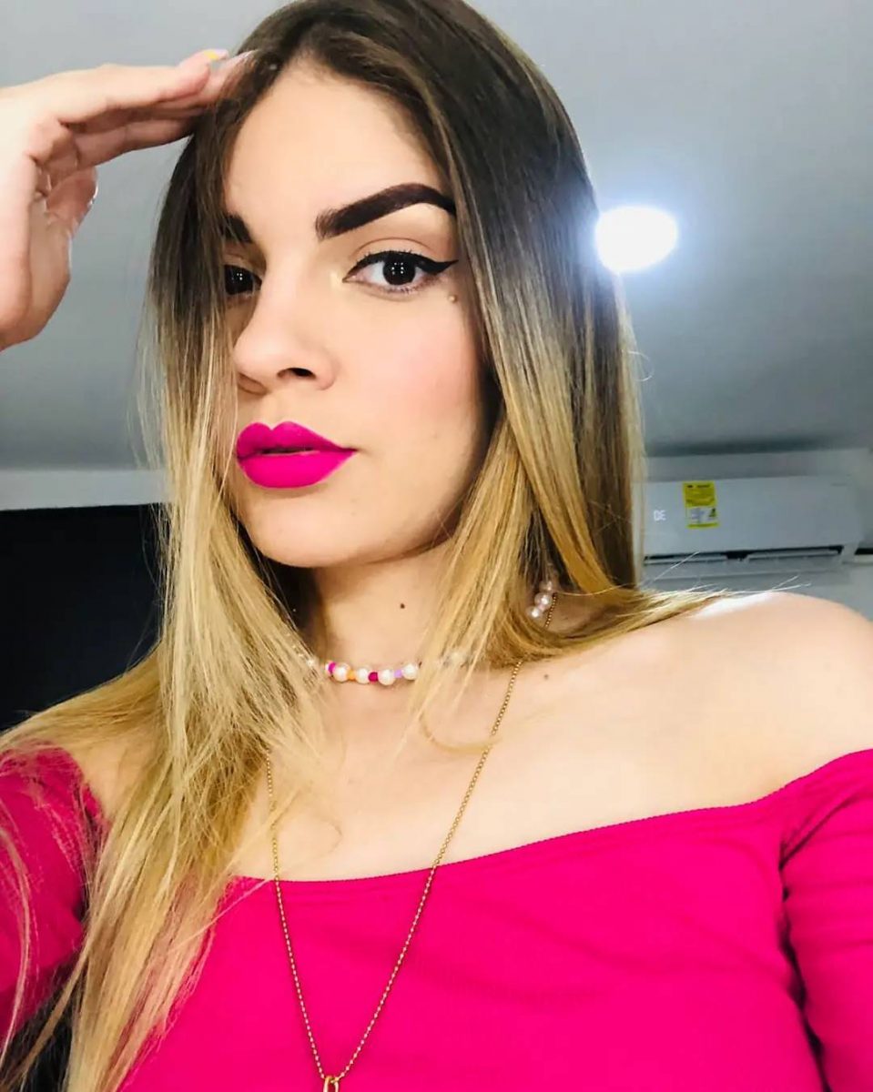 Duro relato de Joven en Barranquilla que fue abusada dentro de un bus 1 Duro relato de Joven en Barranquilla que fue abusada dentro de un bus Una joven barranquillera, que se identificó como Itze Rincón, denunció en su cuenta de Instagram, el acoso sexual del que fue víctima el pasado 1 de febrero dentro de un bus de la empresa Sodis, que opera en Barranquilla y su área metropolitana, el cual abordó en momentos en se jugaba el partido entre las selecciones de Argentina y Colombia y que se transmitía por televisión.