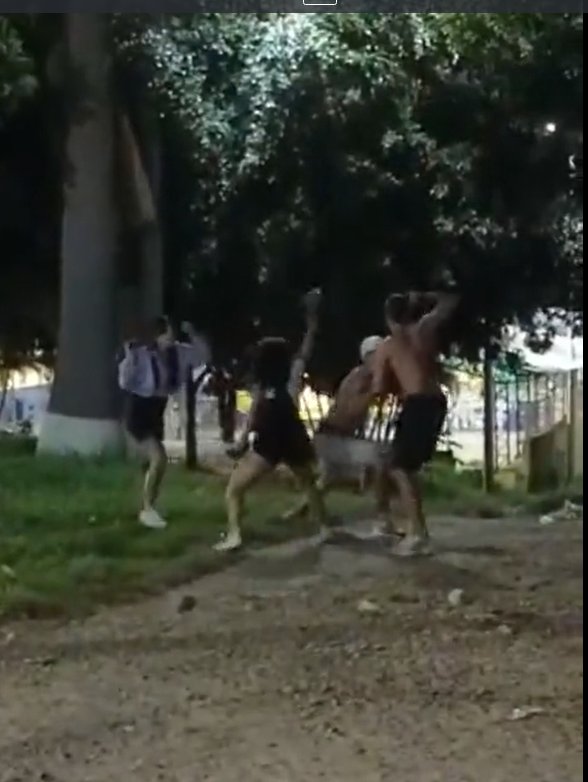 EN VIDEO: Jovencita herida en medio de pelea a puñal Como Daniela Hernández fue identificada la mujer que resultó gravemente herida en una feroz riña a puñal en el sector de La Cumbre, en el municipio de Floridablanca (Santander).