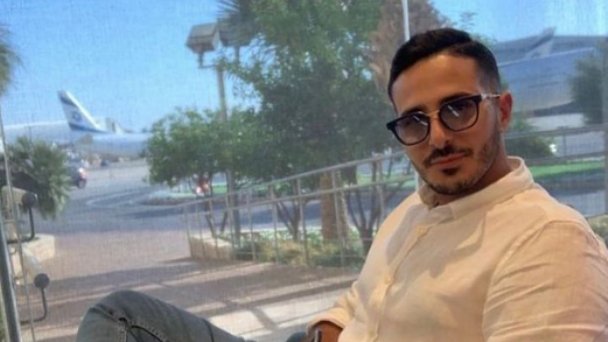 La increíble historia del estafador de Tinder Para los más tímidos y de malas en el amor, la aplicación Tinder se ha vuelto una alternativa interesante para conocer a personas encontrar una cita. No obstante, dada la naturaleza de la plataforma, Tinder también puede ser un lugar oscuro que se presta para realizar varias fechorías.
