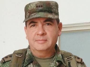Excomandante de las FF.MM. Sería 'El Padrino' tras ser vinculado con Clan del Golfo El general (r) Leonardo Alfonso Barrero Gordillo, excomandante de las Fuerzas Militares haría parte, de acuerdo con las investigaciones de la Fiscalía, de la organización que ayudó a consolidar al ‘Clan del Golfo’ en Nariño, por la que fueron capturados el coronel (r) del Ejército Harry Leonardo Gómez Tabares, excomandante del Batallón Boyacá, y el coronel (r) del Ejército Robinson González del Río, entre otros militares.