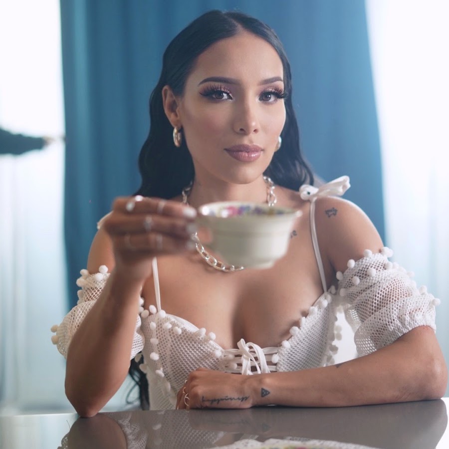 Luisa Fernanda W alista canción con Pipe Bueno 1 Luisa Fernanda W alista canción con Pipe Bueno La influenciadora está ultimando detalles para lanzar el próximo 14 de febrero, cuando se celebra el Día de San Valentín a nivel mundial, una canción junto al cantante de música popular. Hablamos con ella de este nuevo reto y de cómo ha visto el debut de su esposo como actor en 'Te la dedico', telenovela que se estrenó esta semana por el canal RCN.